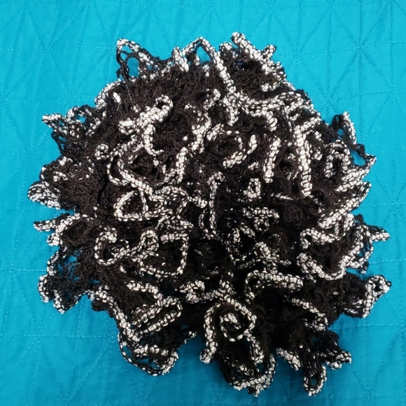 Women's Ruffle Scarf Homemade - Picture 2 of 3